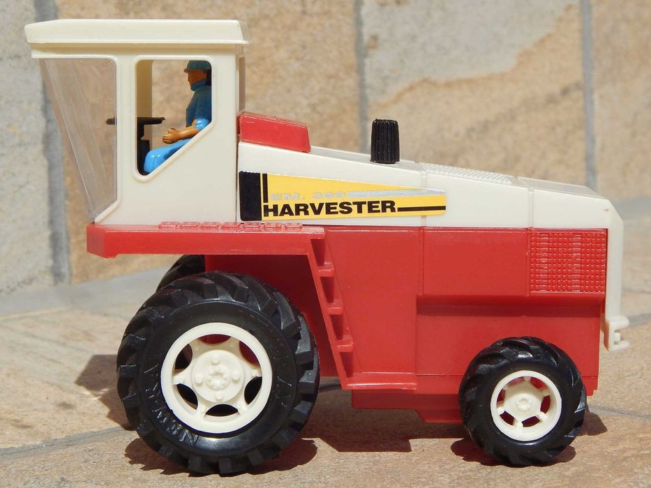 Jucarie combina agricola EM 399 Harvester New Ray 1999 plastic