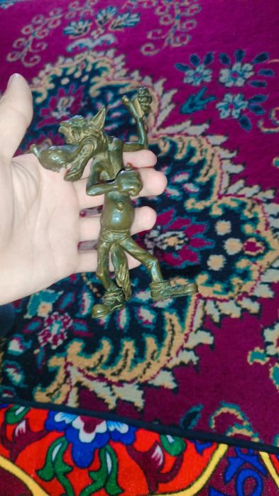 Noyob Sovet davri haykalchasi – “Nu, Pogodi!” Bo‘ri (bronza/latun)