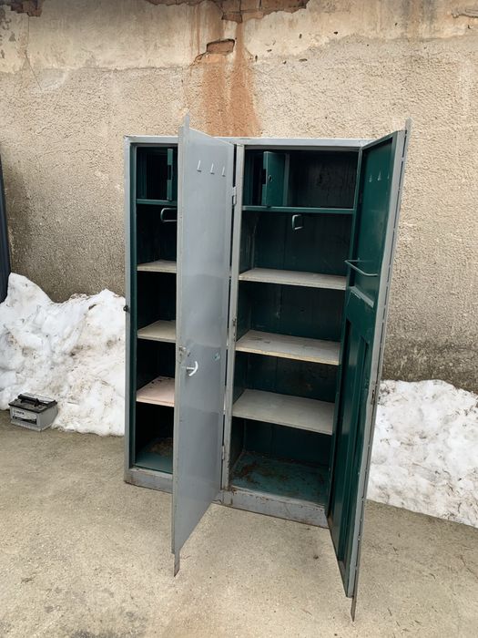 Dulap metalic rafturi