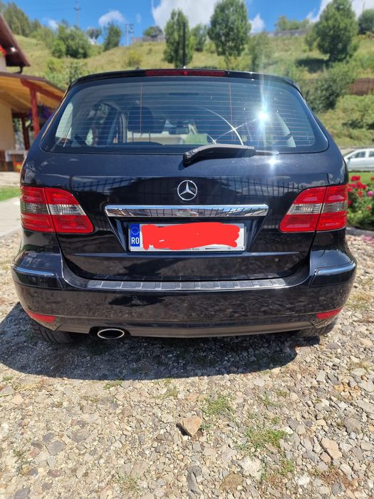 Mercedes-Benz B180 2011