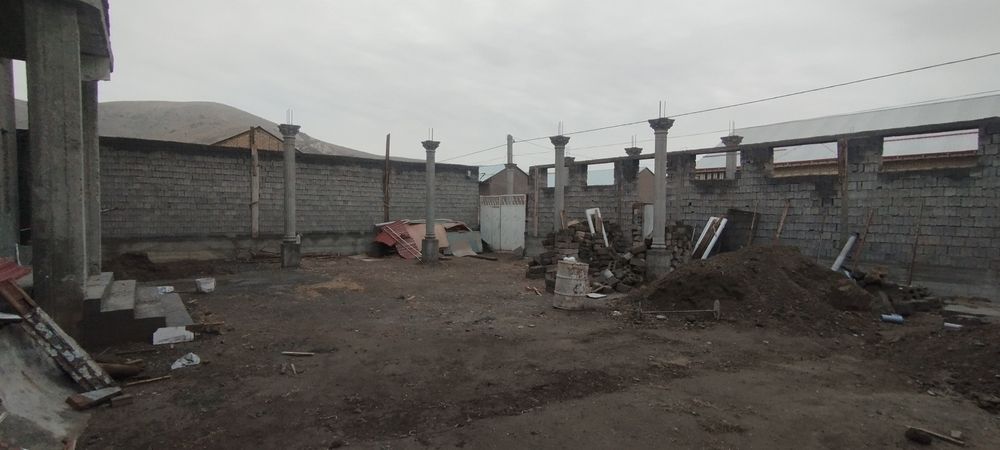 Uy sotiladi 6sotixdan iborat amir Temur mahhalasida zamonaviy uy