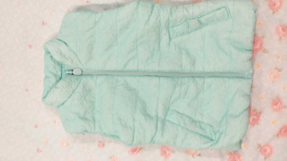 много красиви фирмени костюми за момиченце -25лв.брой