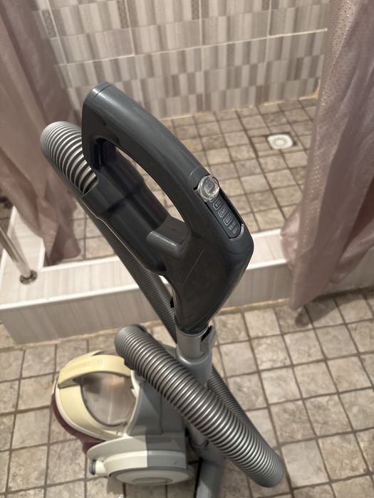 Продам Пылесос LG