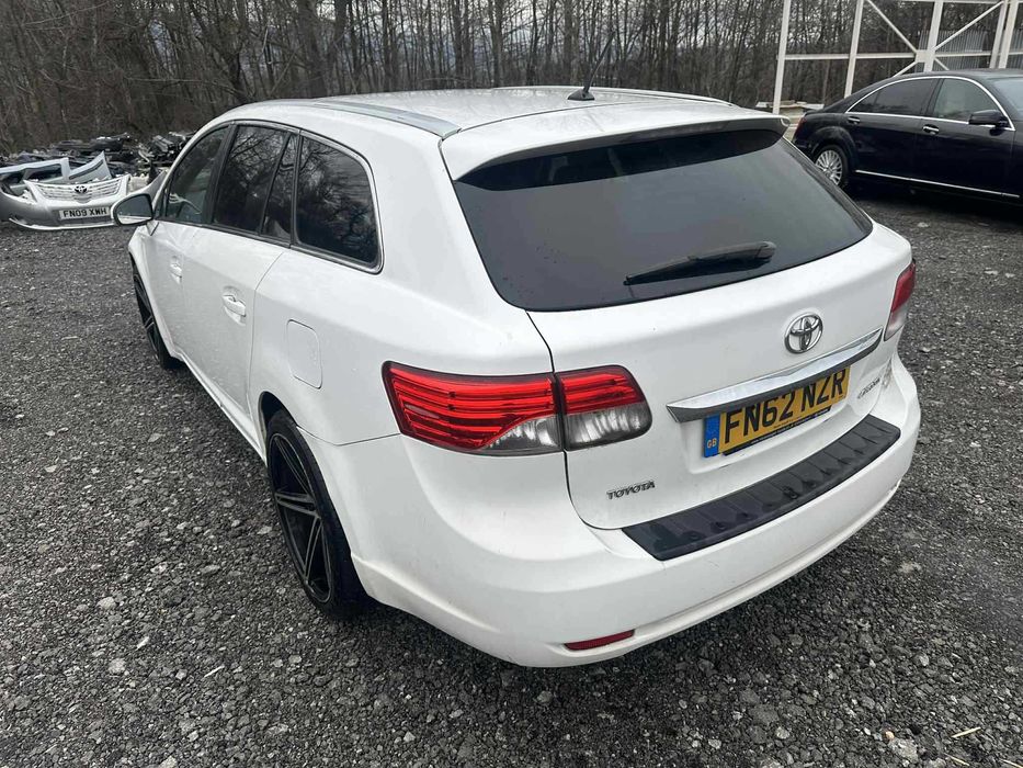 На части: Toyota Avensis 2. 0 D-4D T27, 2012 г.