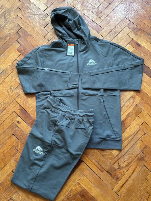 Мъжки екип на FLAIR