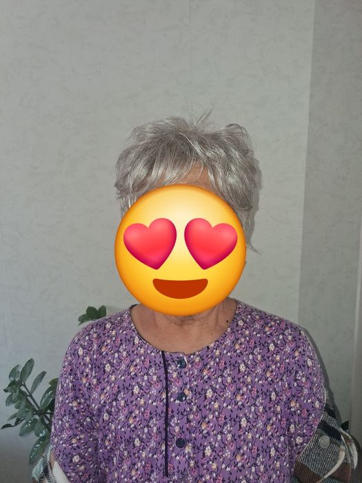 Продам парик в цвете платина