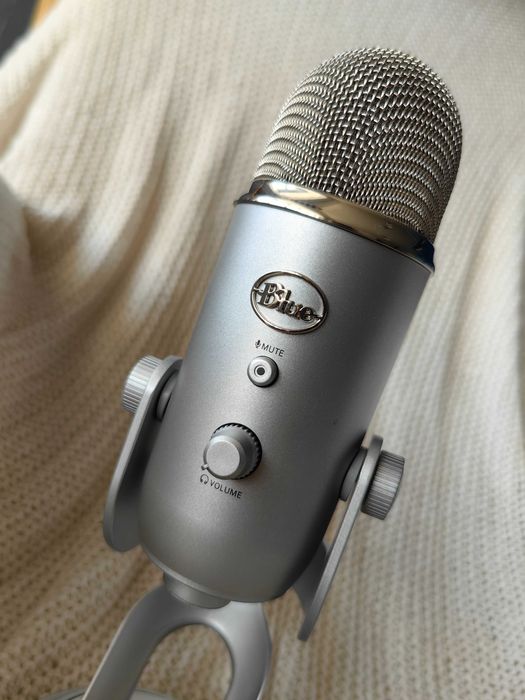 Logitech Blue Yeti USB микрофон, сребрист, регулируема стойка, за запис и стрийминг
