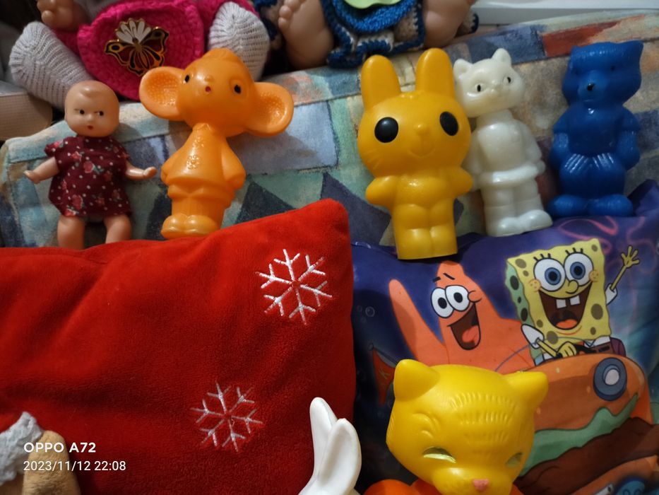 Продам советские  игрушки пластмасс. Листайте.