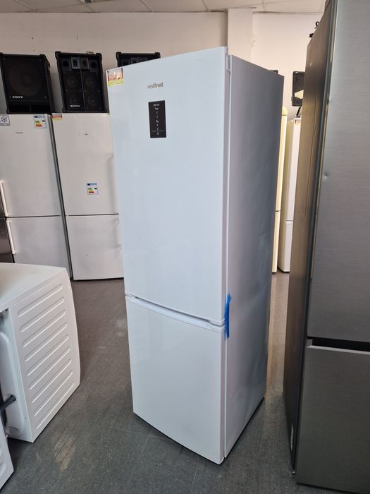 Хладилник с фризер Vestfros A++ No Frost