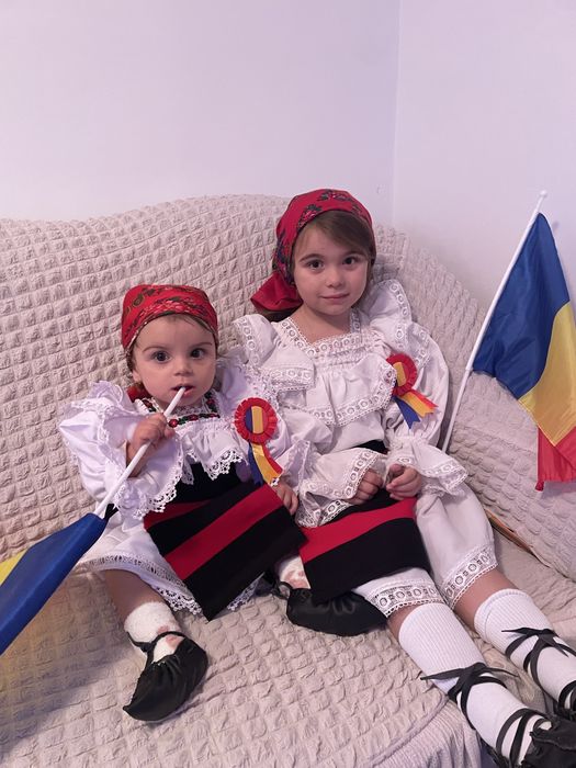 Costume populare fetite  110-116 si 86-92