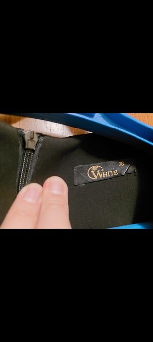 Продам красивые платья белое, черное