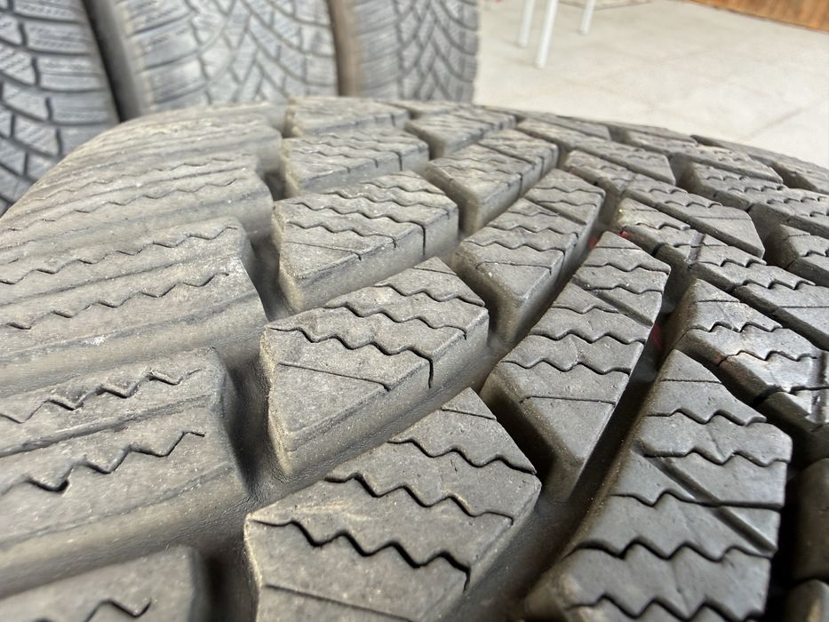4бр. ОТЛИЧНИ Зимни Гуми С Борд 225/45R/17 XL -BRIDGESTONE- DOT:3619- 6.8мм+4.6мм