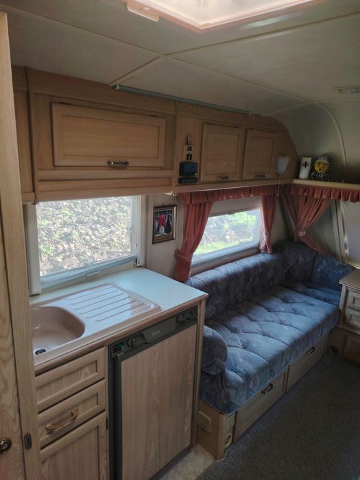 Продава се Каравана LUNAR KING 472