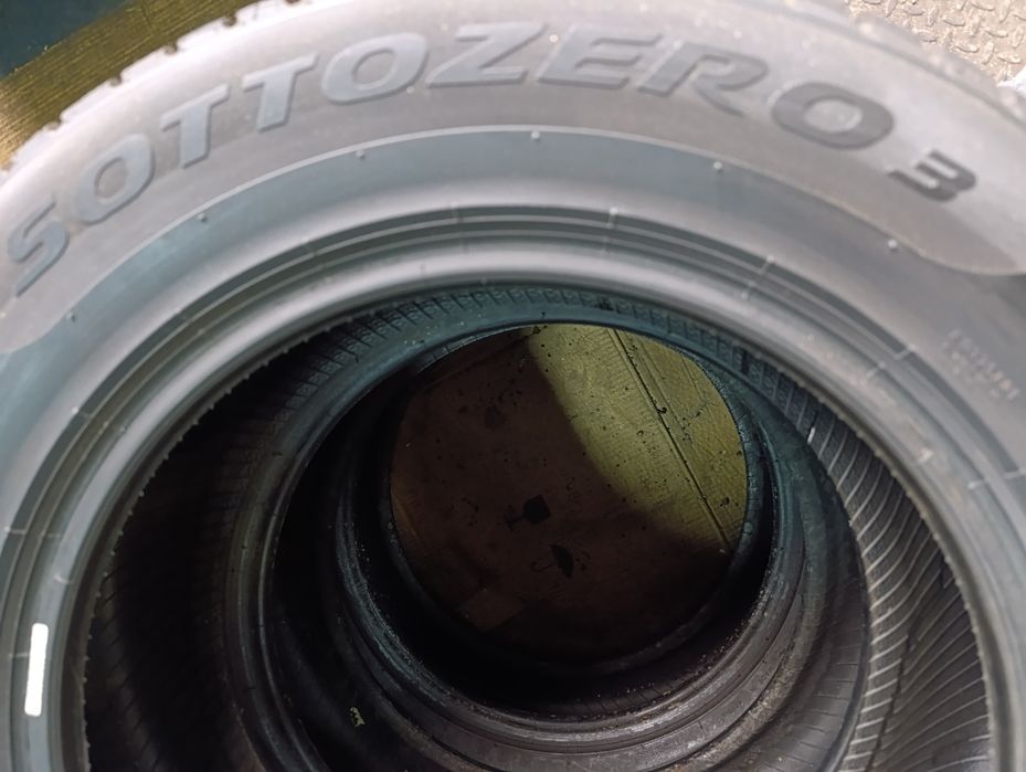 O anvelopă de iarnă nouă 215 60 16 Pirelli Seal dot 2023