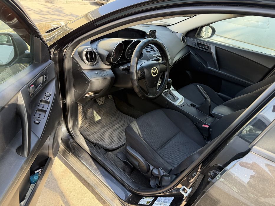 Мазда 3 2010 года