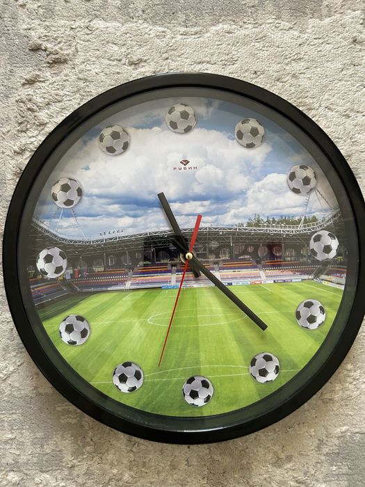 Часы настенные в отличном состоянии