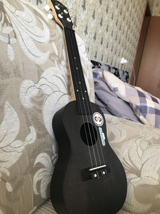 Укулеле черный
