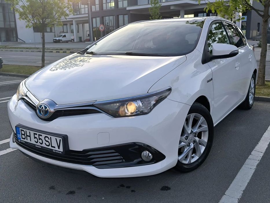 Toyota Auris Toyota Auris Hybrid cu istoric, Decembrie 2016 – 9.500 €