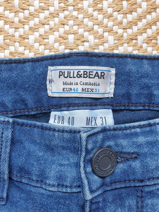 Чисто нови еластични дънки/джинси Pull & Bear, размер EU40/MEX31.