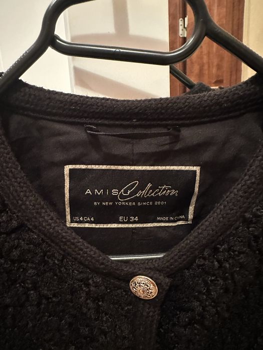 Дамско късо яке.