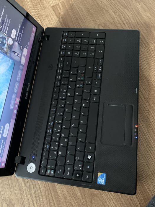 Laptop Emachines intel core i3 Display 15,6 led,4gb ram ddr3,320gb m,Windows 10 Pro cu incarcator