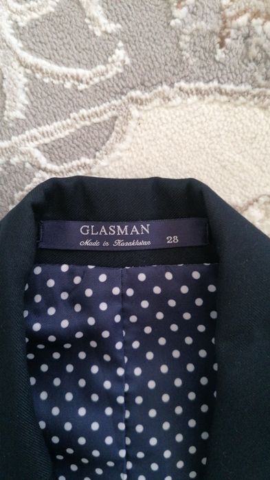 Продам школьный костюм