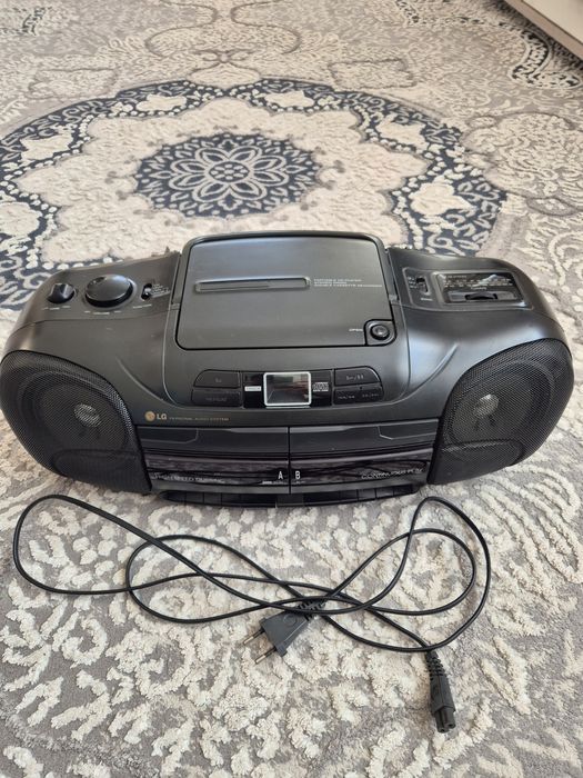 LG магнитофон. Оригинал.