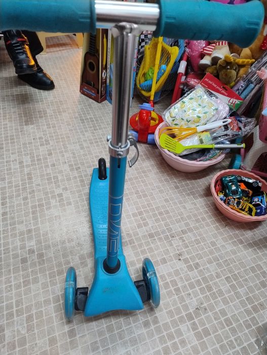 Продавам детска тротинетка