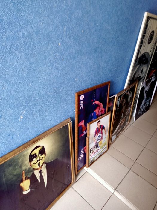 Картины разные в