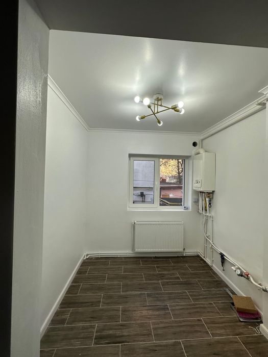 Inchiriez apartament 2 camere.