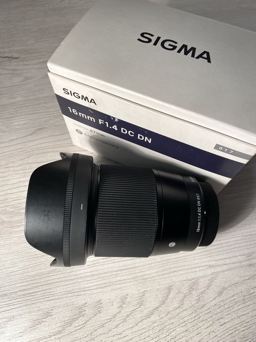Sigma 16 mm f/1.4