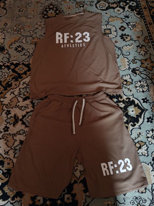 Баскетбольная футболка и шорты