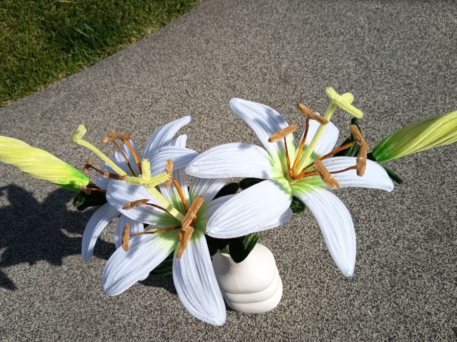 Flori lucrate handmade