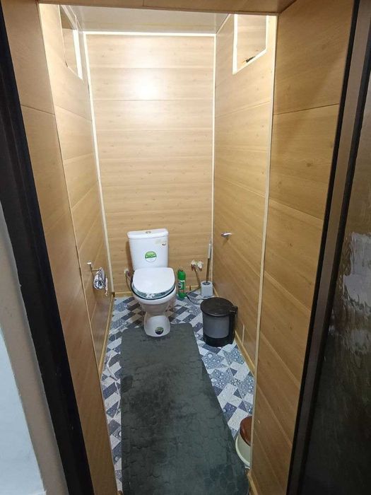 Срочна ховли сотилади.