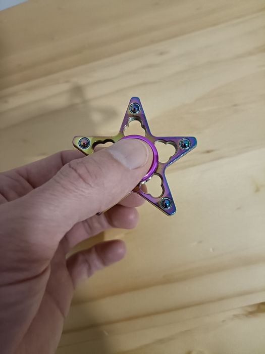 Fidget spinner curcubeu