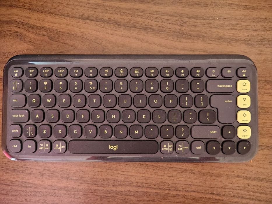 Безжична клавиатура Logitech POP Icon Keys в отлично състояние