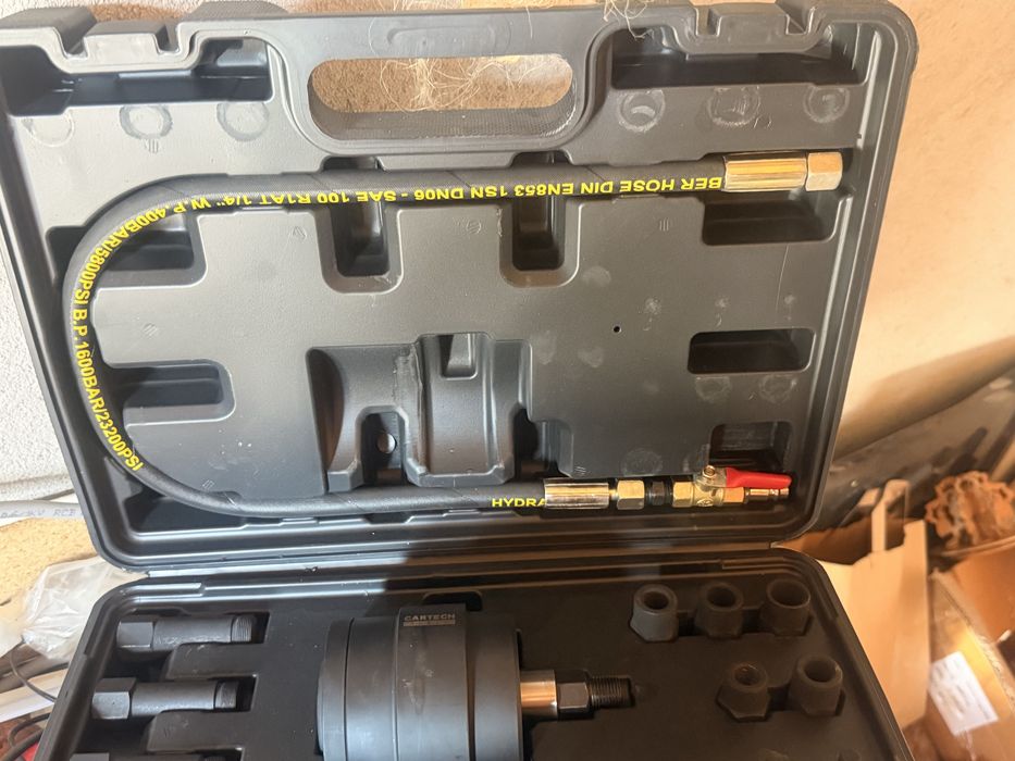 Extractor injectoare pleumatic