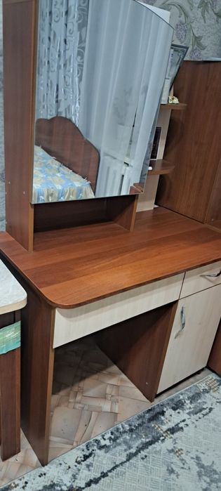 Столик косметический