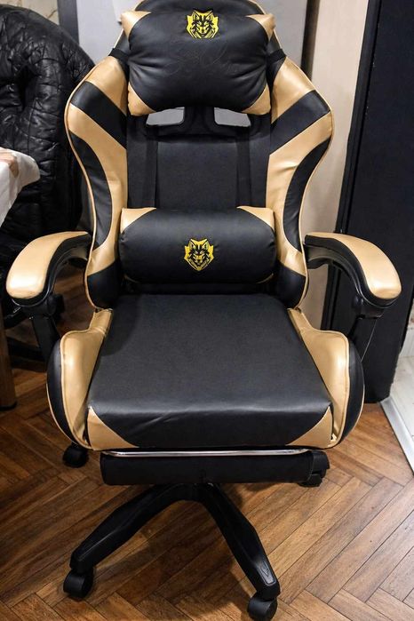 Геймърски стол с масаж и поставка за крака