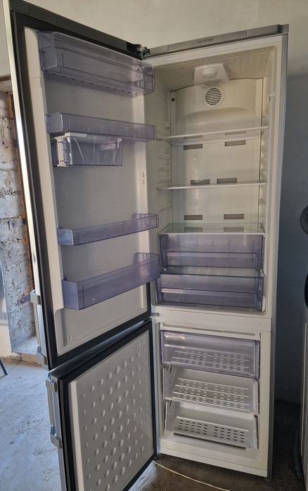 В продаже холодильник