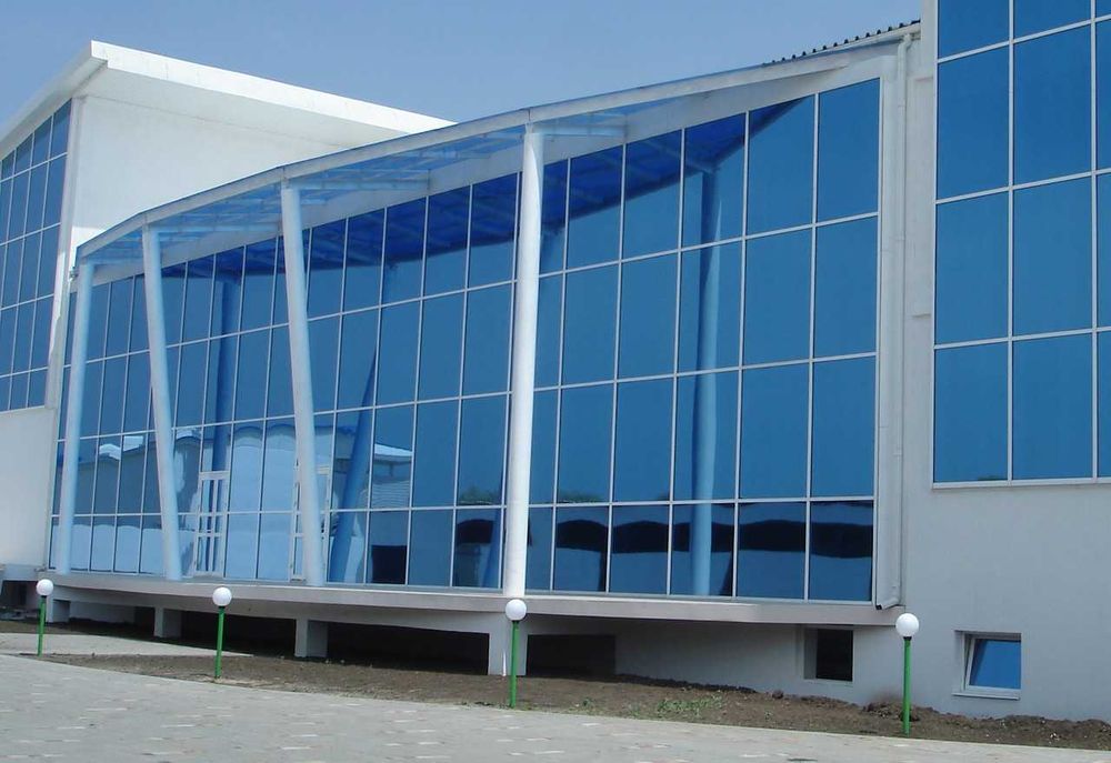 пластиковая перегородка алюминиевая офисная окна витраж тамбур балкон