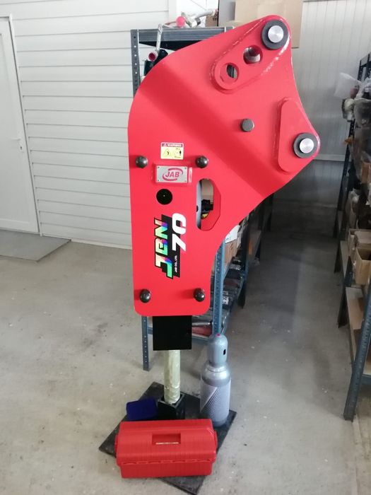 Ciocan hidraulic JAB 70 pentru buldoexcavator