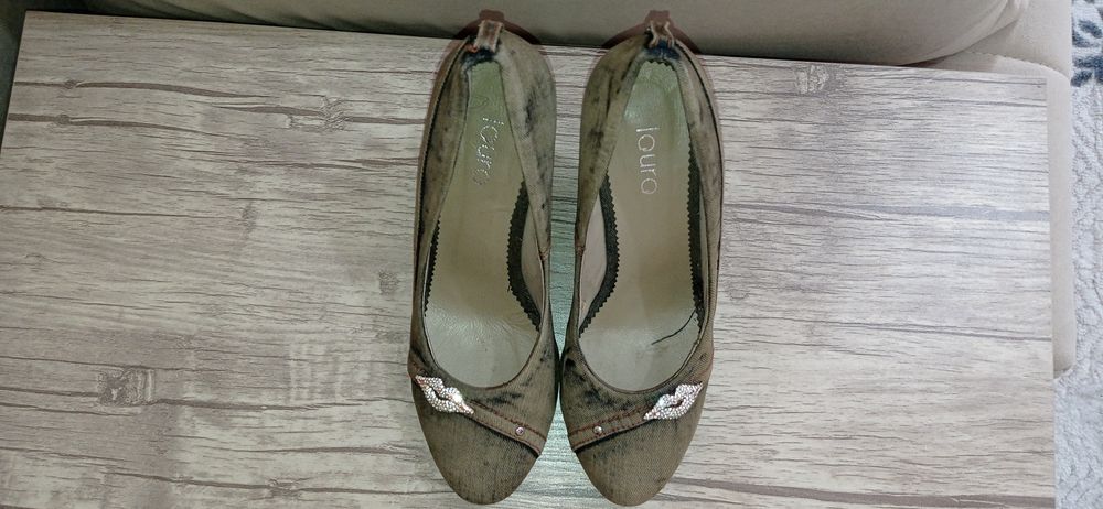 Женские туфли Laura б/у