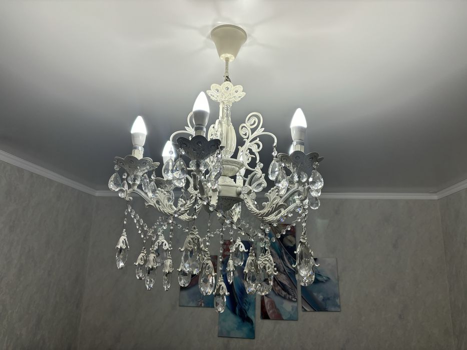 Продам хрустальную люстру