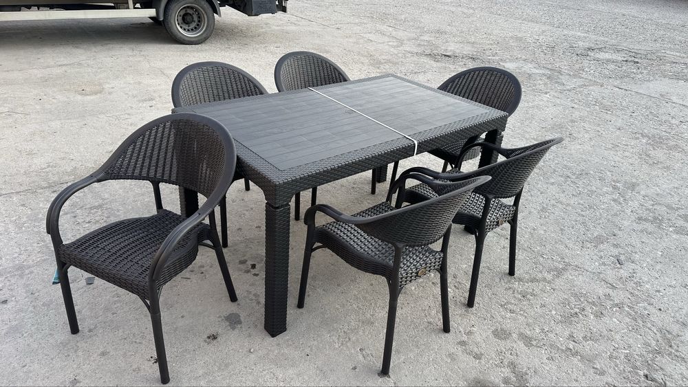 Елегантни и удобни столове