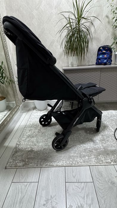 Продам прогулочную коляску EASY WALKER jackey