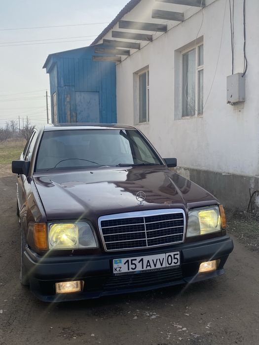 Мерседес 124。