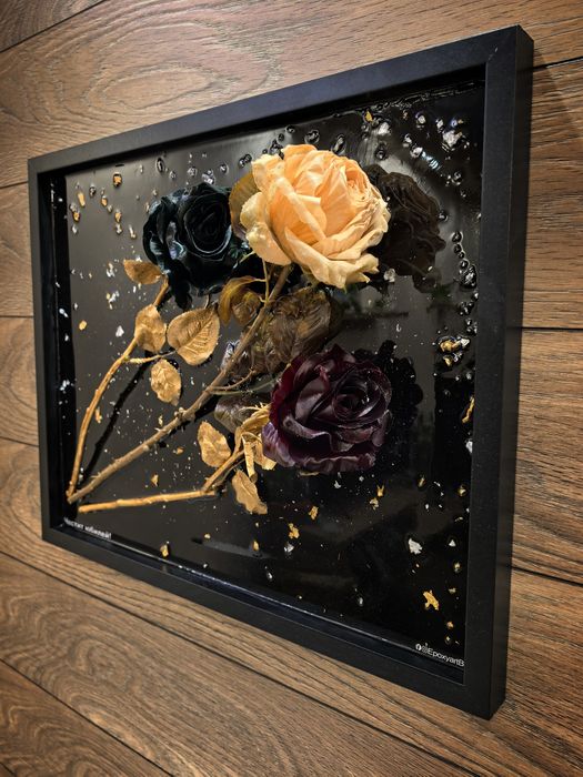 Картини от рози, заляти с епоксидна смола