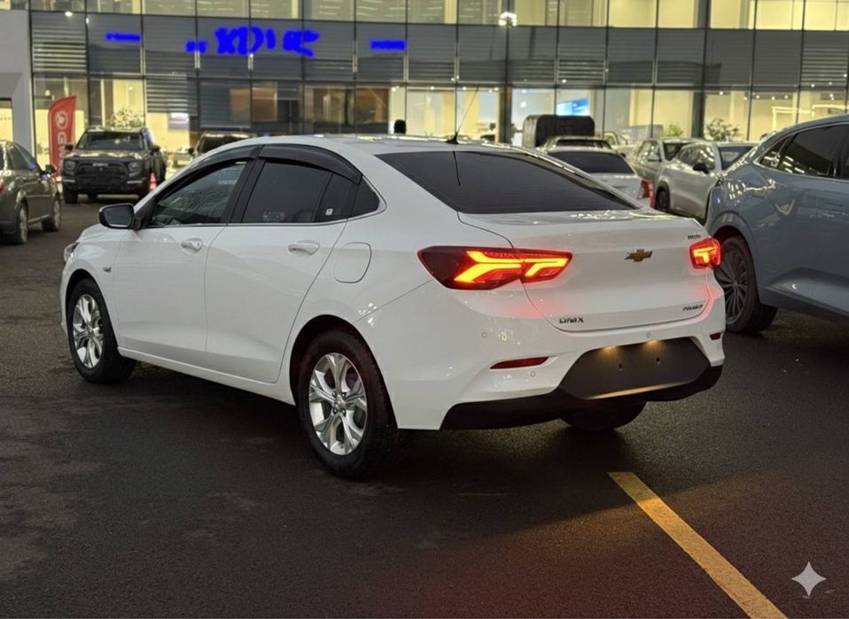 Chevrolet Onix Premier 2