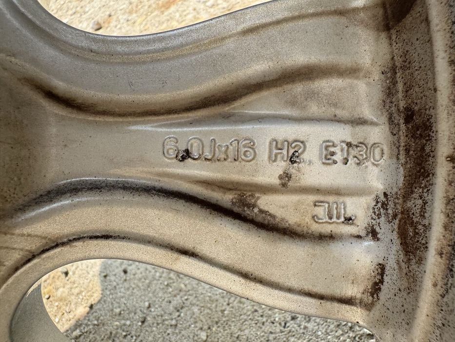 Jante Audi A1 A3 A4 cu cauc Bridgestone iarna 195/50/R16 dot2016 5-6mm